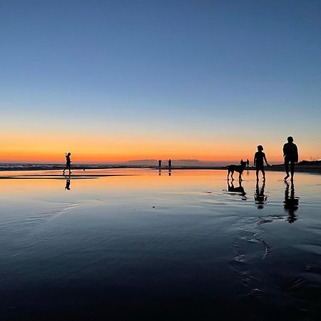 Sea View & Sundown, 150M From The Beach And Surf Spots Costa da Caparica Exterior foto